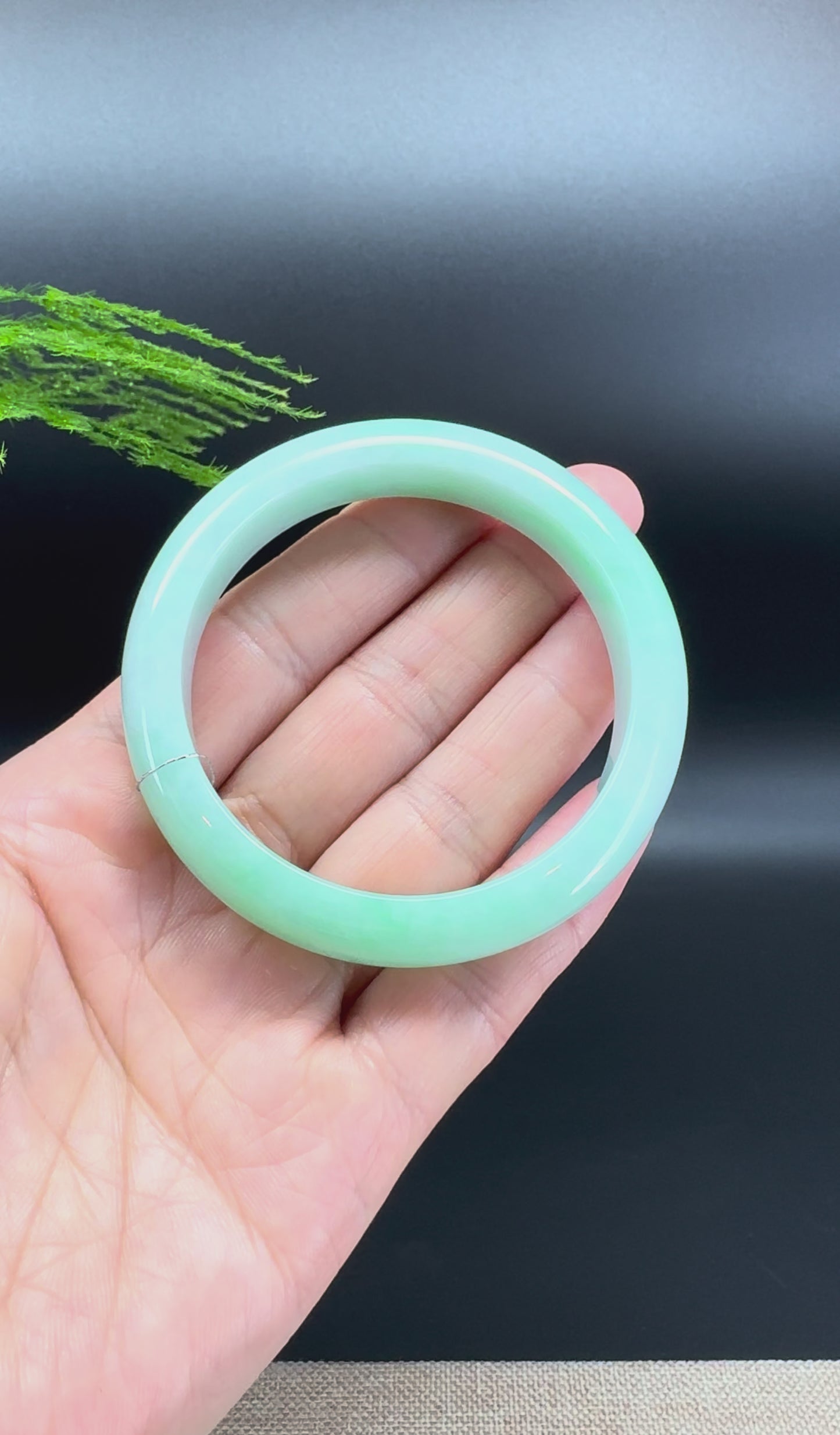 Genuine Burmese Green Jadeite Jade Bangle Bracelet ( 53.9mm )