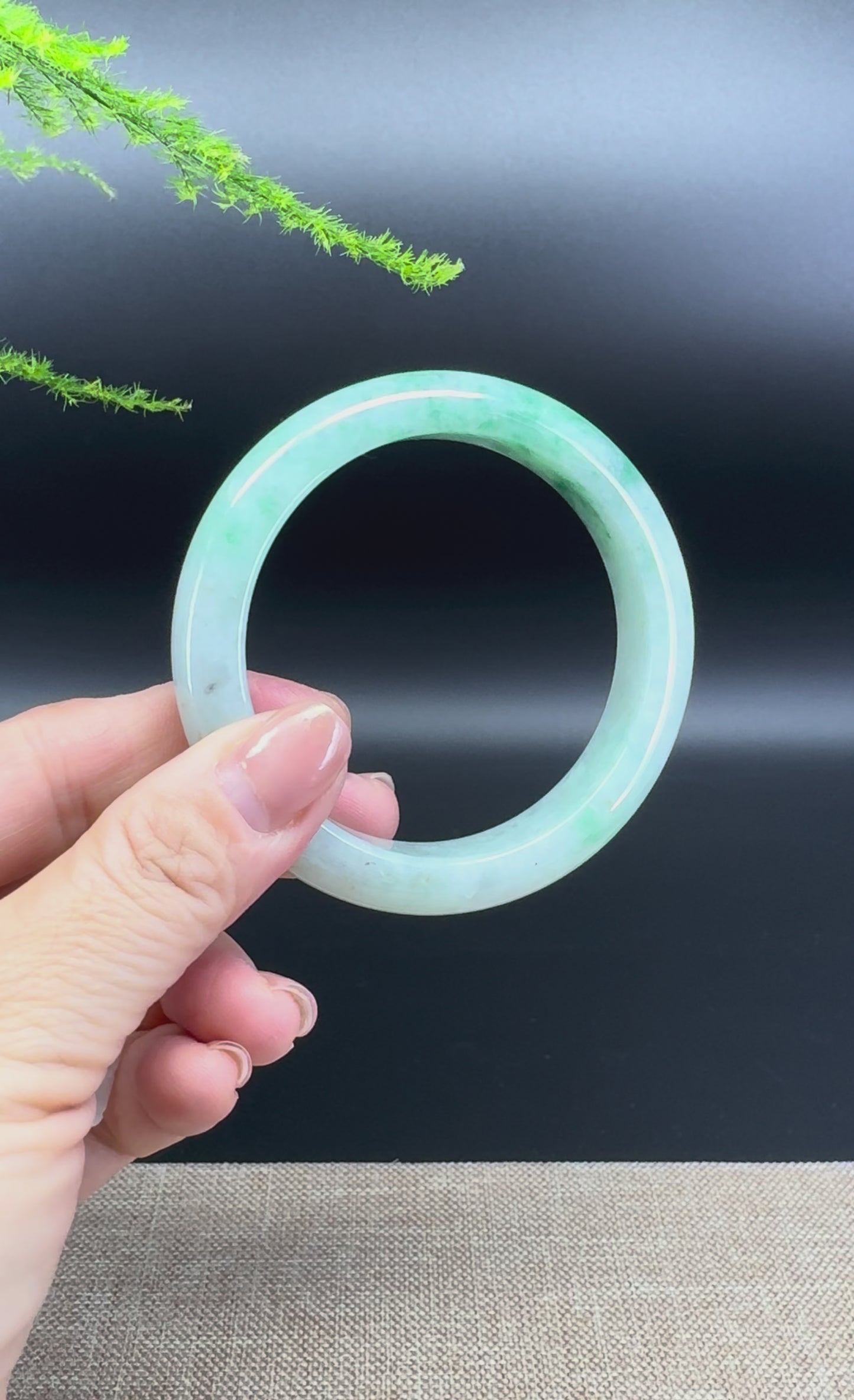 Load and play video in Gallery viewer, Genuine Burmese Green Jade Jadeite Bangle Bracelet ( 56.9mm )
