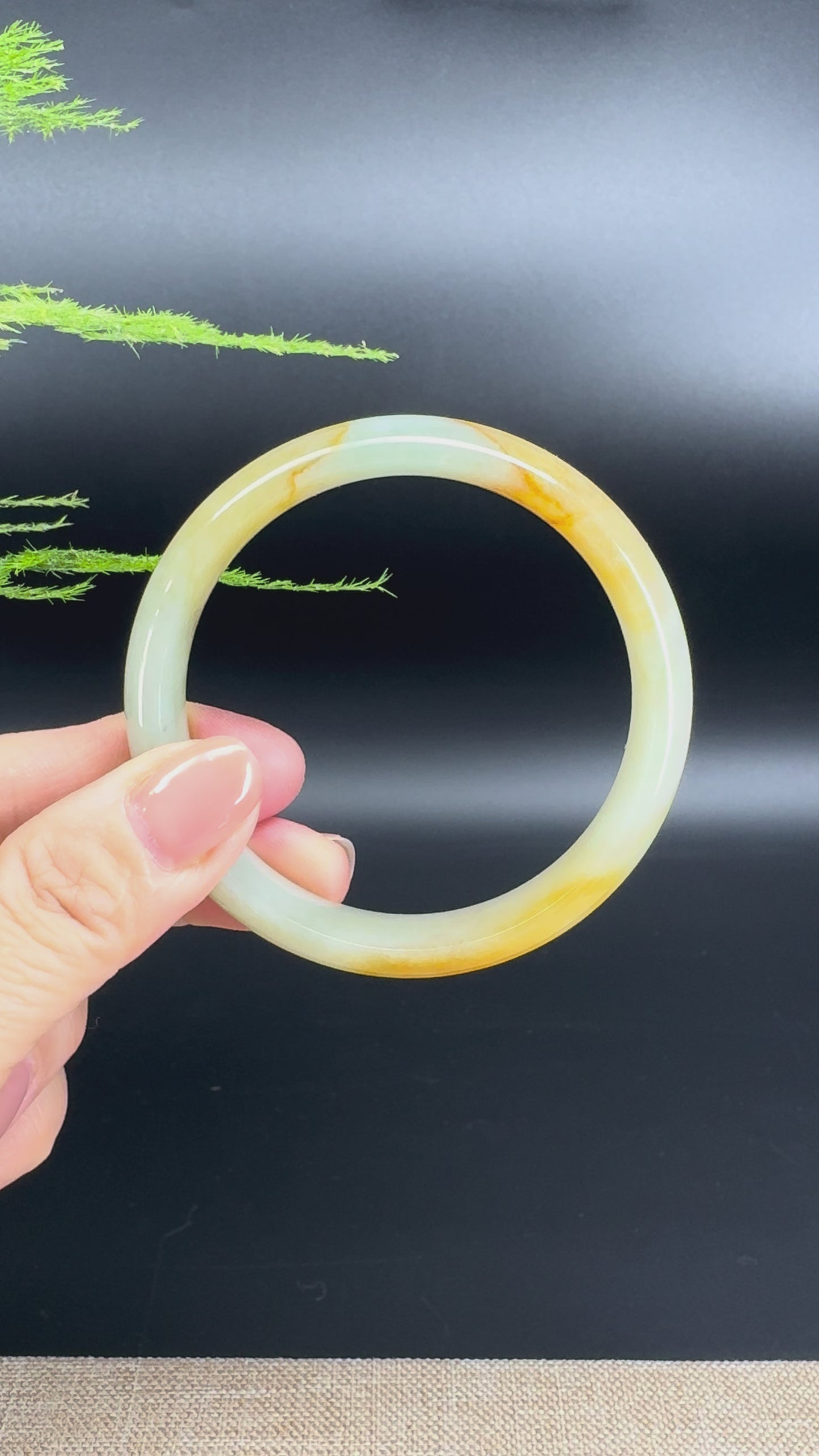 Load and play video in Gallery viewer, Genuine Burmese Yellow Green Jade Jadeite Bangle Bracelet ( 57.3mm )
