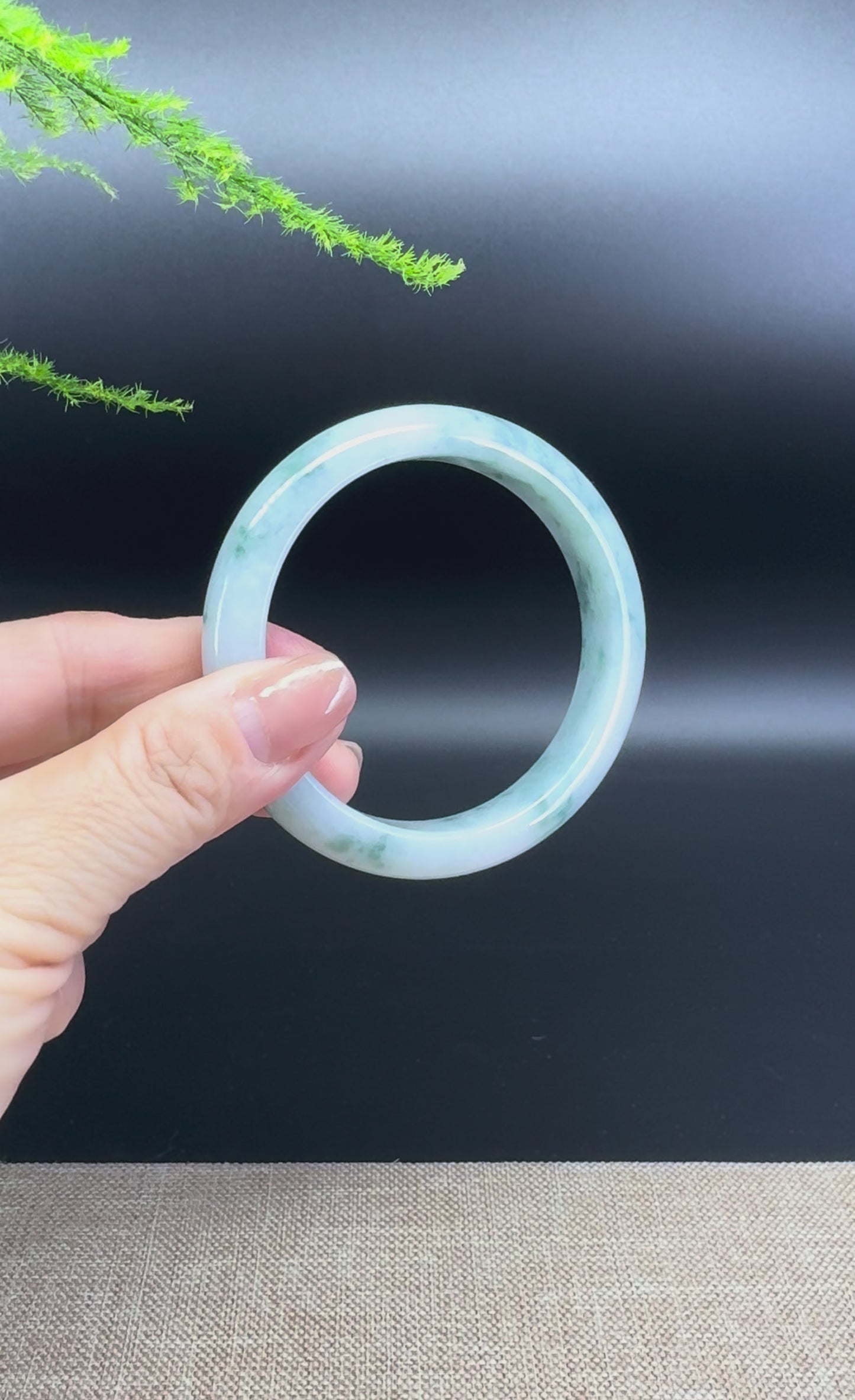 Load and play video in Gallery viewer, Genuine Burmese Green Jade Jadeite Bangle Bracelet ( 56.3mm )
