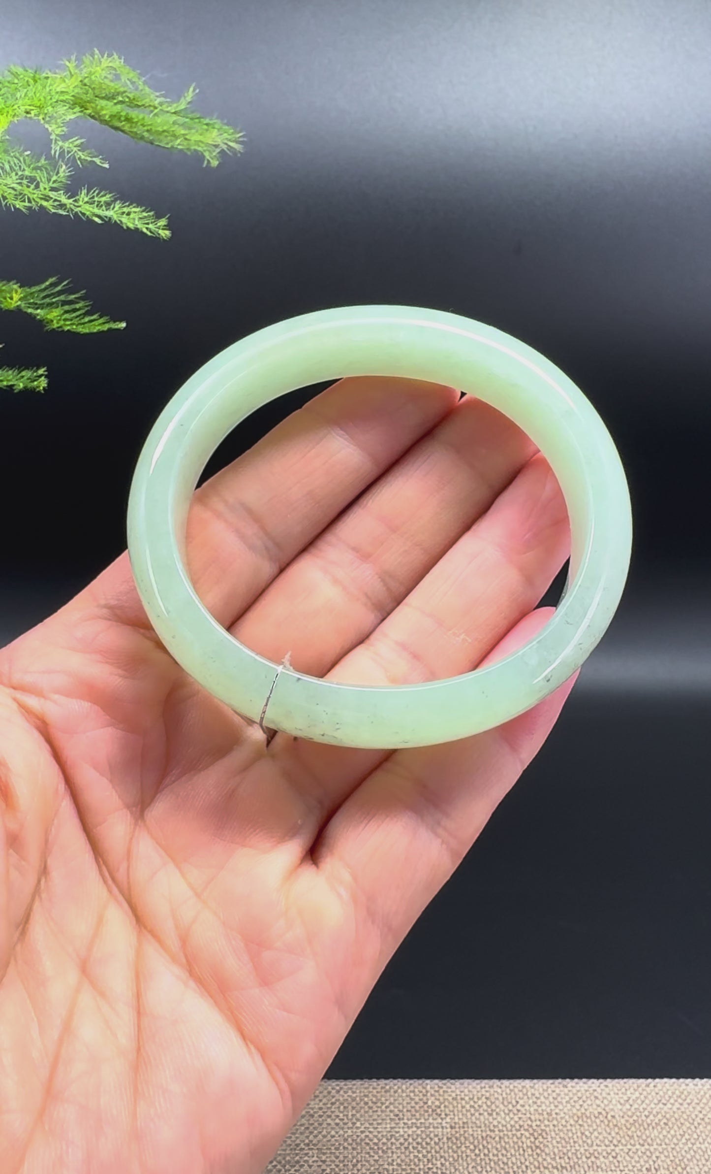 Load and play video in Gallery viewer, Genuine Burmese Green Jade Jadeite Bangle Bracelet (54.9*49.7mm)
