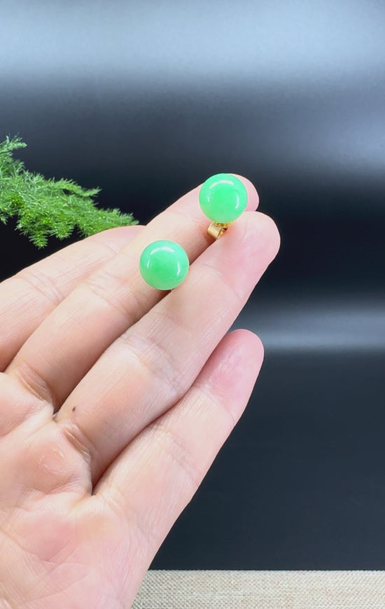 Load and play video in Gallery viewer, RealJade® 18k Yellow Gold Classic Real Green Jade Beads Emerald Earrings
