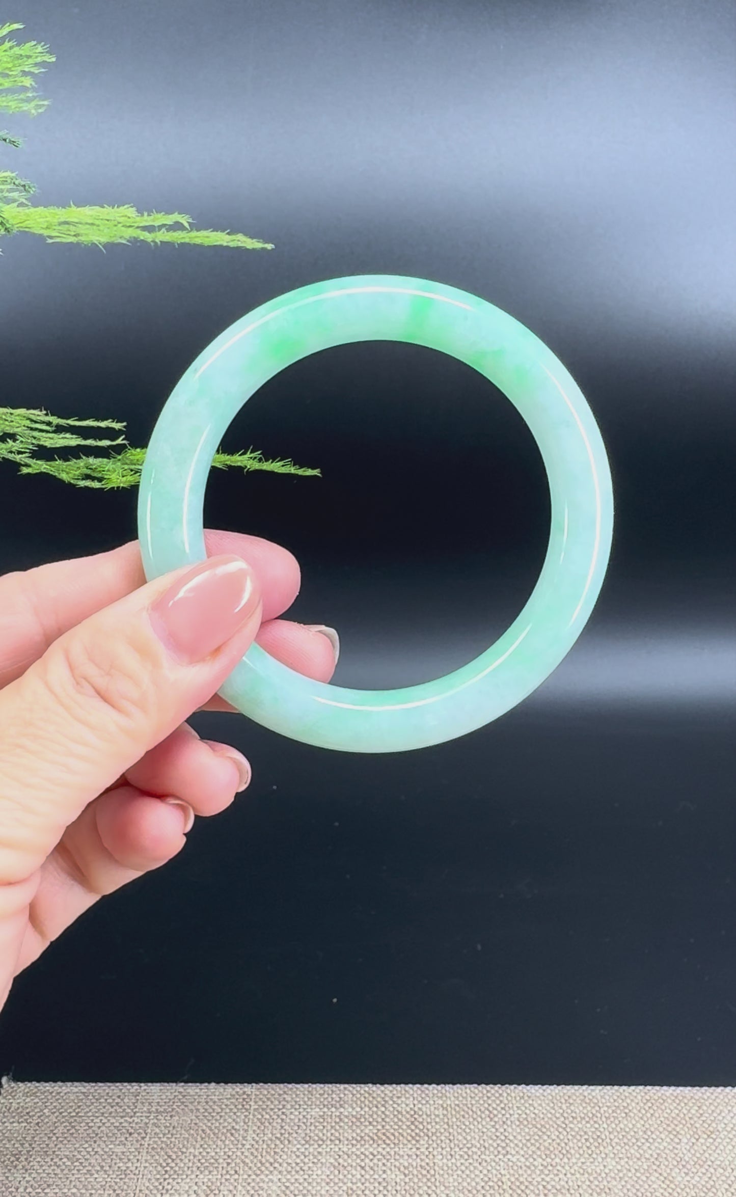 Load and play video in Gallery viewer, Genuine Burmese Green Jade Jadeite Bangle Bracelet (55.7mm)
