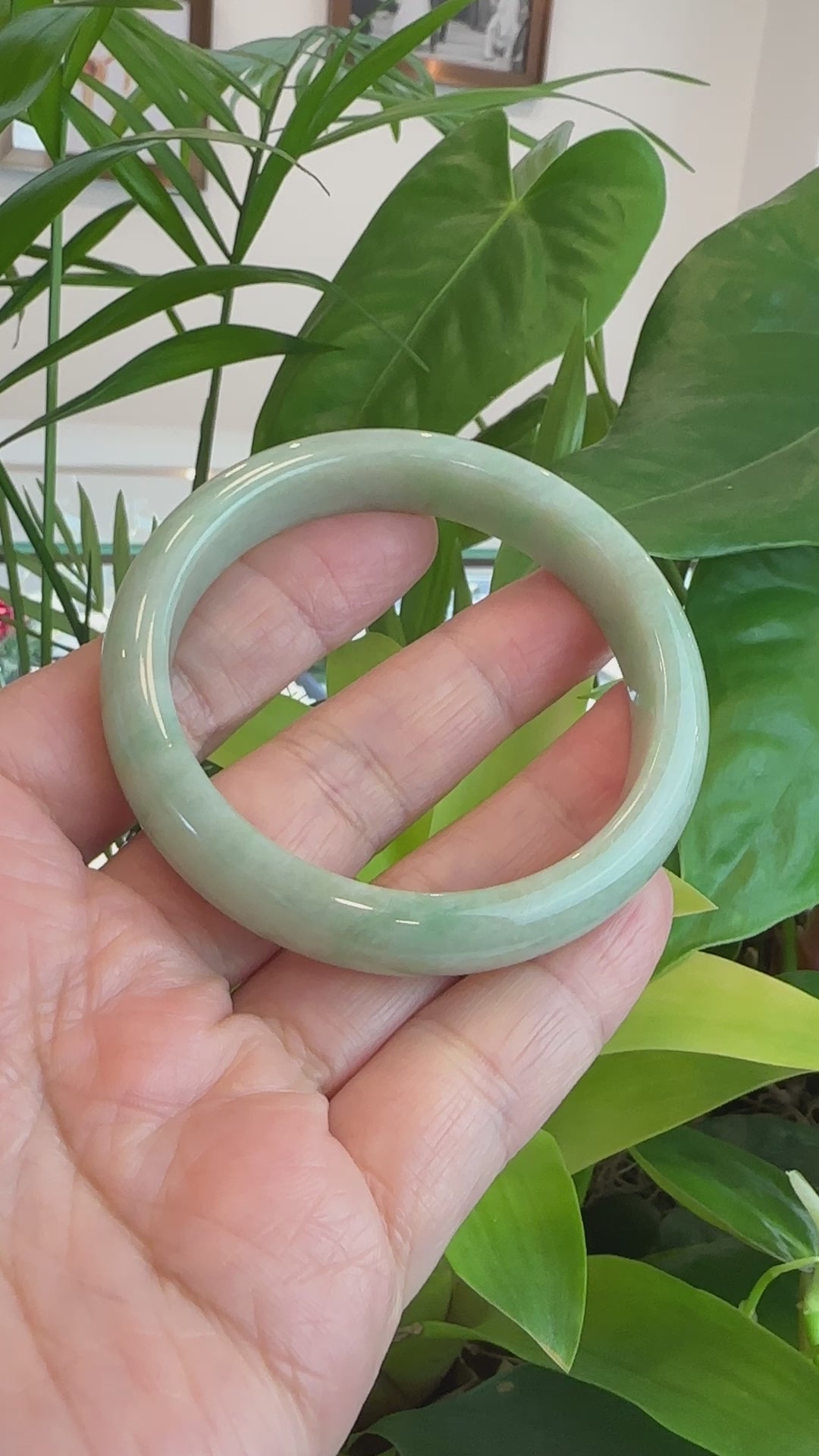 Load and play video in Gallery viewer, RealJade® &amp;quot;Classic Bangle&amp;quot; Blue Green Natural Burmese Jadeite Jade Bangle ( 57.53 mm )#301
