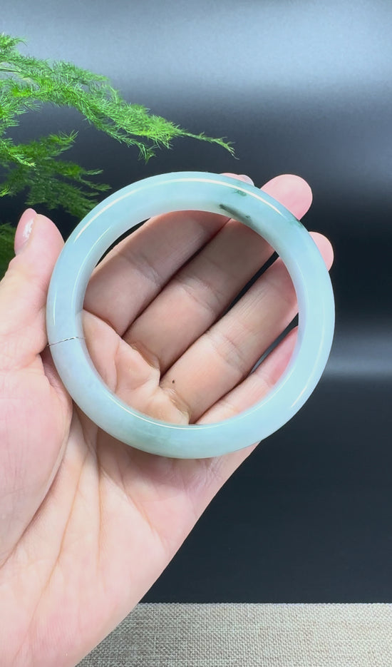 Load and play video in Gallery viewer, Genuine Burmese Green Jade Jadeite Bangle Bracelet ( 59.8mm )
