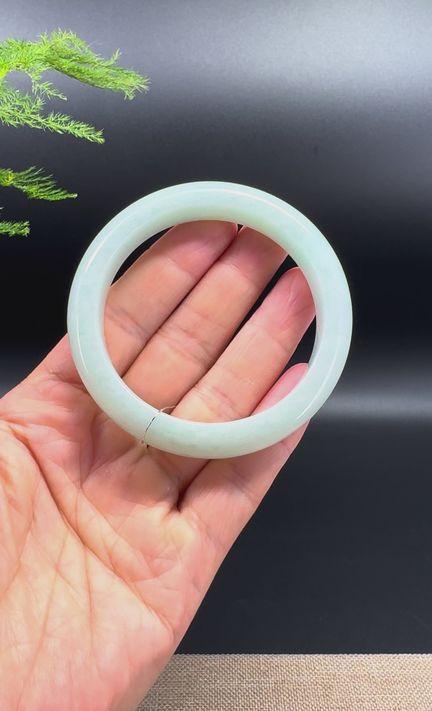 Load and play video in Gallery viewer, Genuine Burmese Green Jade Jadeite Bangle Bracelet ( 54.4mm )
