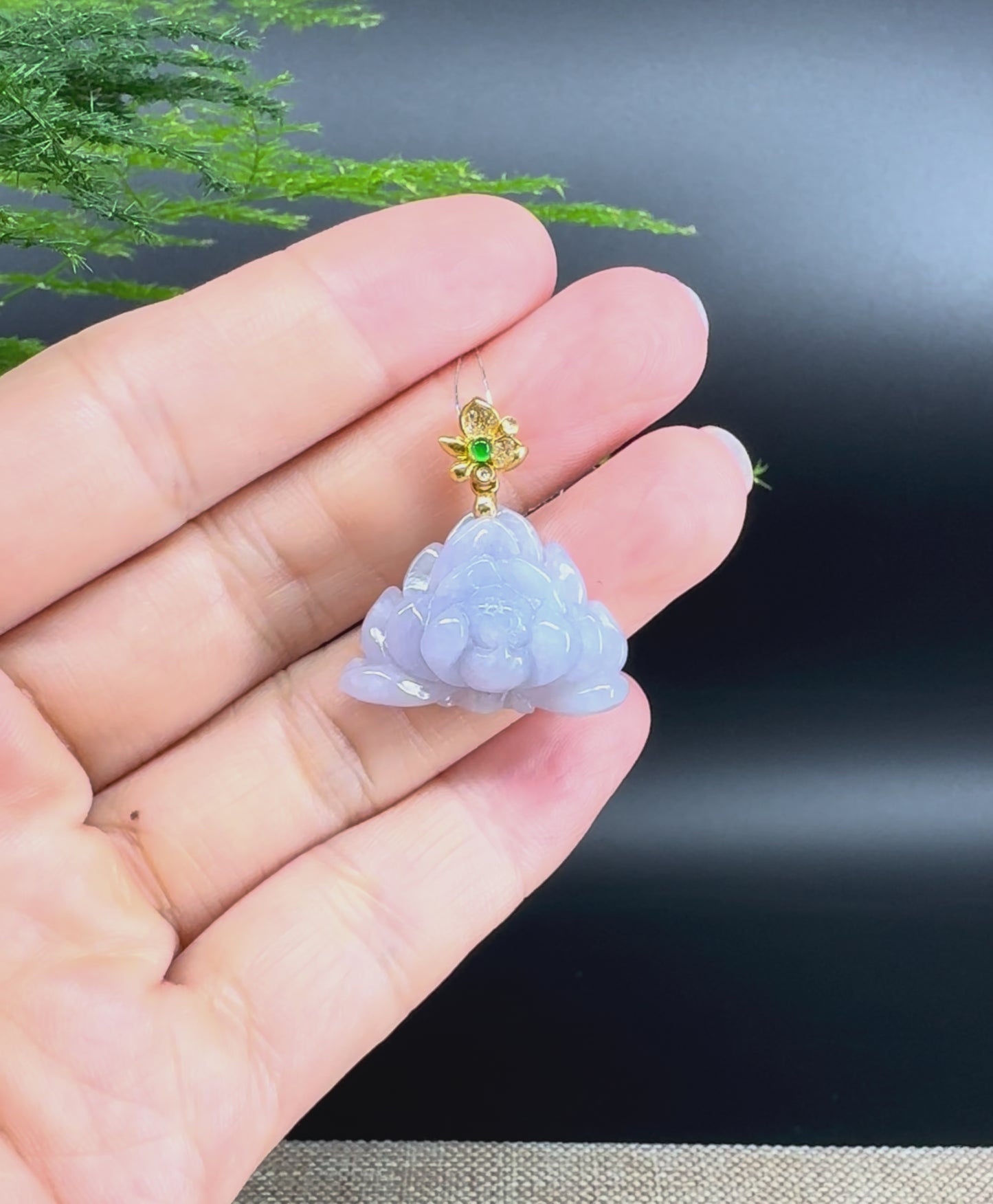 Load and play video in Gallery viewer, Natural 18K Yellow Gold Burmese Icy Lavender Jadeite Jade Lotus Flower Pendant
