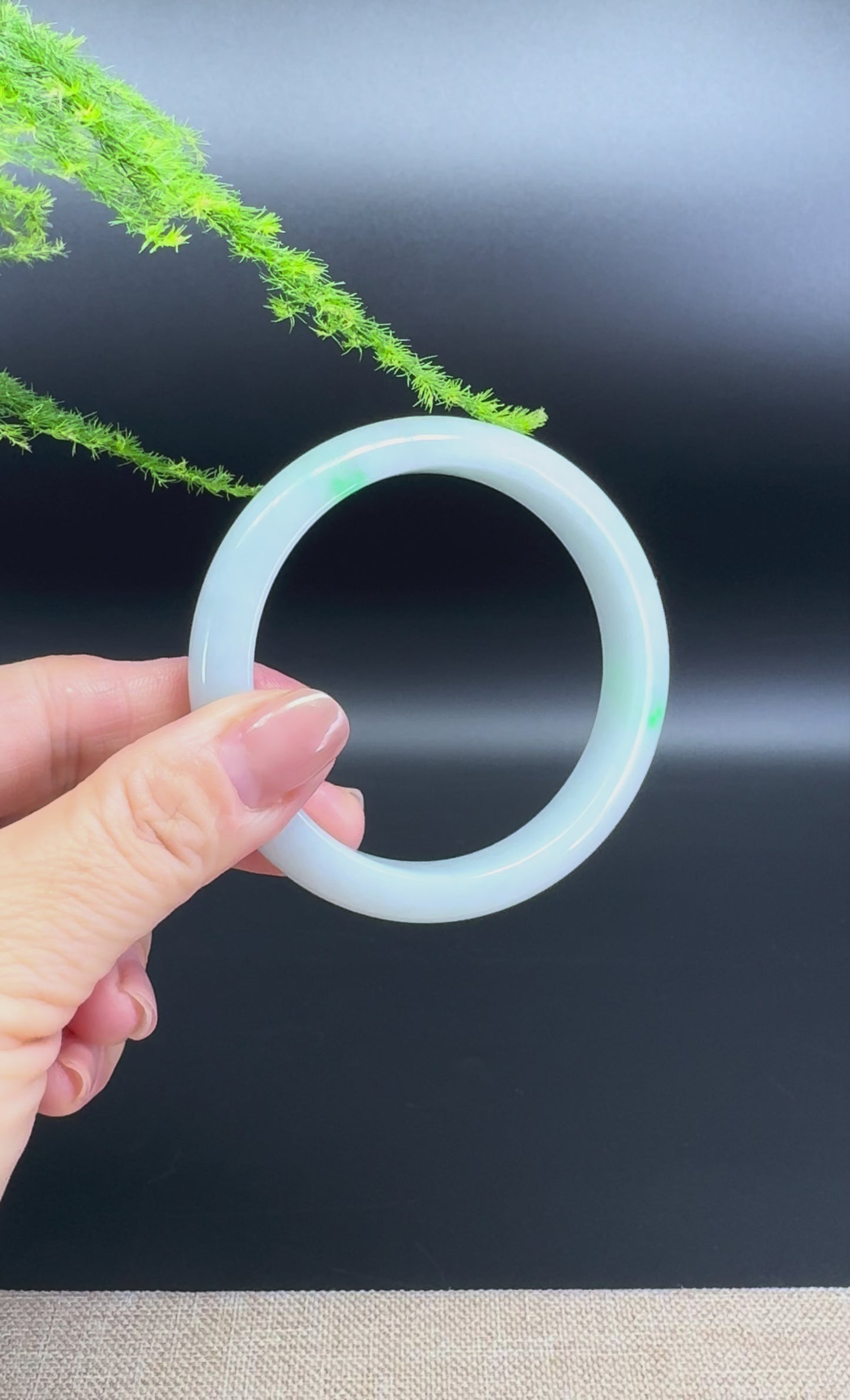 Load and play video in Gallery viewer, Genuine Burmese Green Jade Jadeite Bangle Bracelet (57.7mm)
