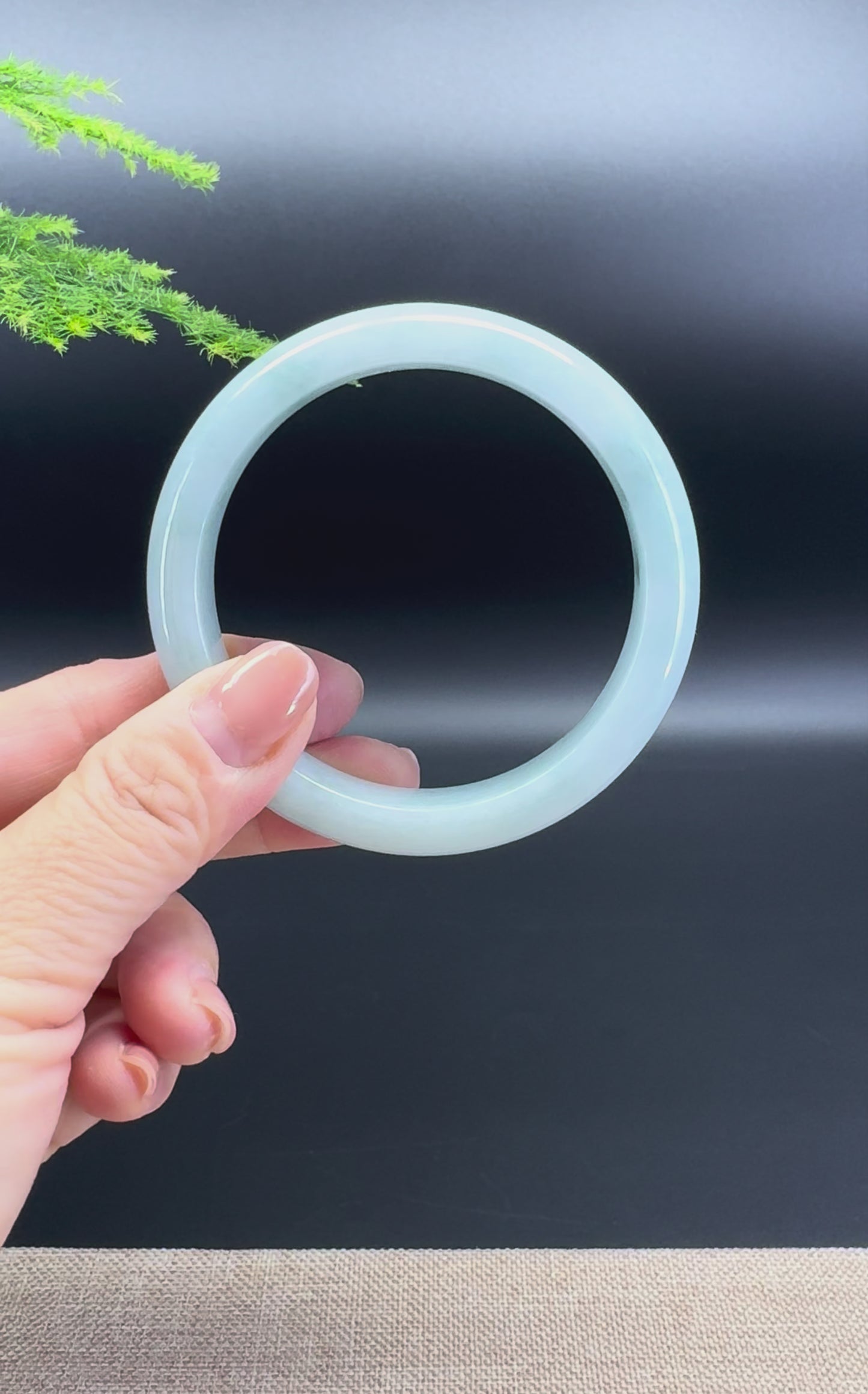 Load and play video in Gallery viewer, Genuine Burmese Green Jade Jadeite Bangle Bracelet ( 59.4mm )
