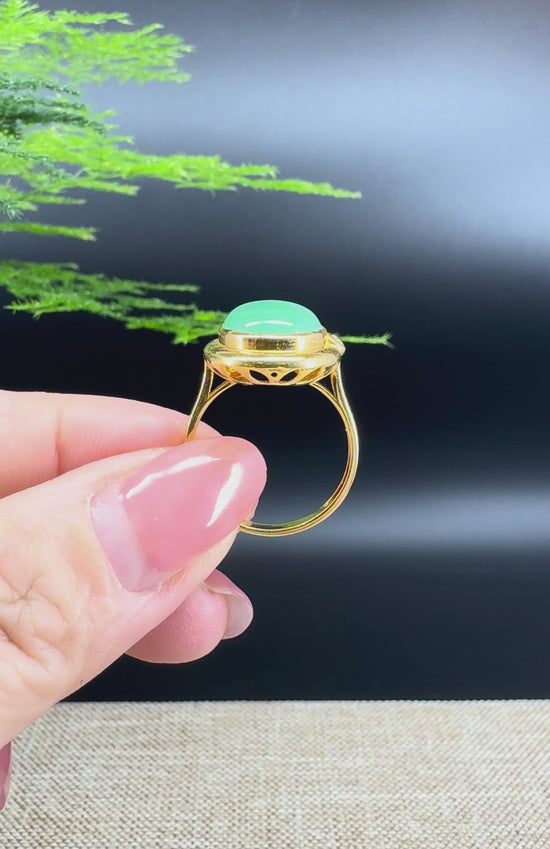 Load and play video in Gallery viewer, RealJade® &amp;quot;Signature Signet&amp;quot; 18K Yellow Gold  Imperial Jadeite Jade Classic Ring
