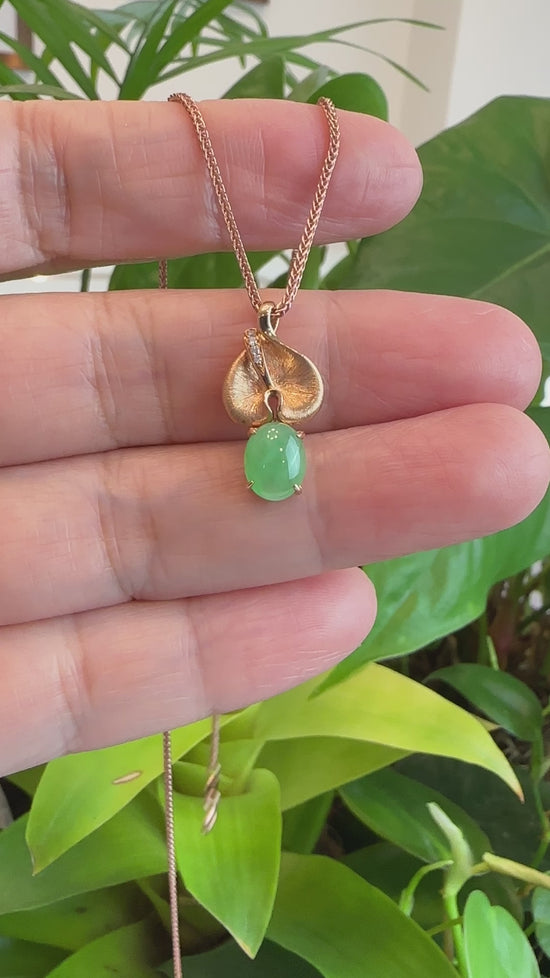 Load and play video in Gallery viewer, RealJade® &amp;quot;Morning Glory&amp;quot;18k Rose Gold Imperial Green Jadeite Jade Diamond Pendant Necklace
