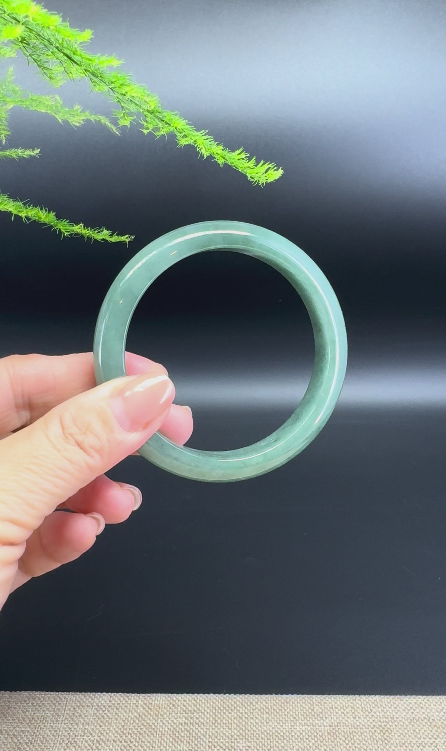 Load and play video in Gallery viewer, Genuine Burmese Green Jade Jadeite Bangle Bracelet (57.9mm)
