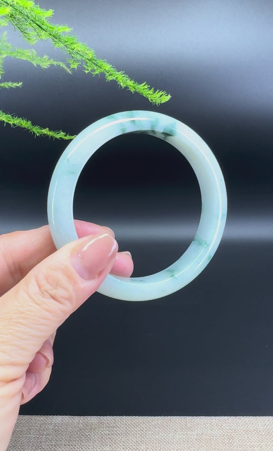 Load and play video in Gallery viewer, Genuine Burmese Green Jade Jadeite Bangle Bracelet ( 57.9mm )
