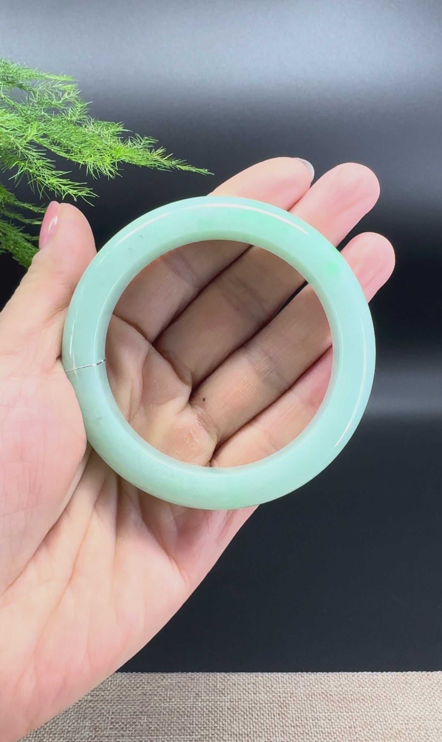 Load and play video in Gallery viewer, Genuine Burmese Apple Green Jade Jadeite Bangle Bracelet ( 55.3mm )
