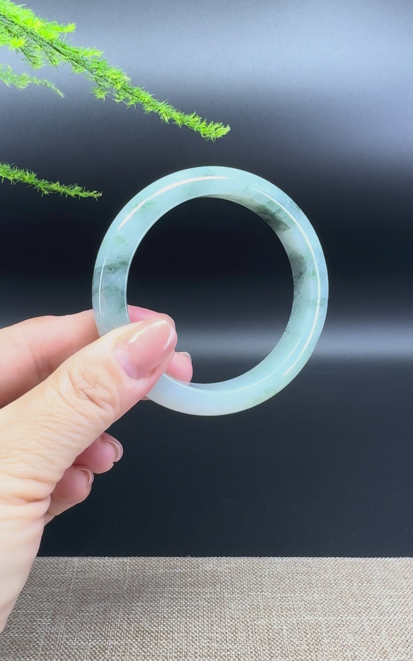 Load and play video in Gallery viewer, Genuine Burmese Green Jade Jadeite Bangle Bracelet ( 56.2mm )
