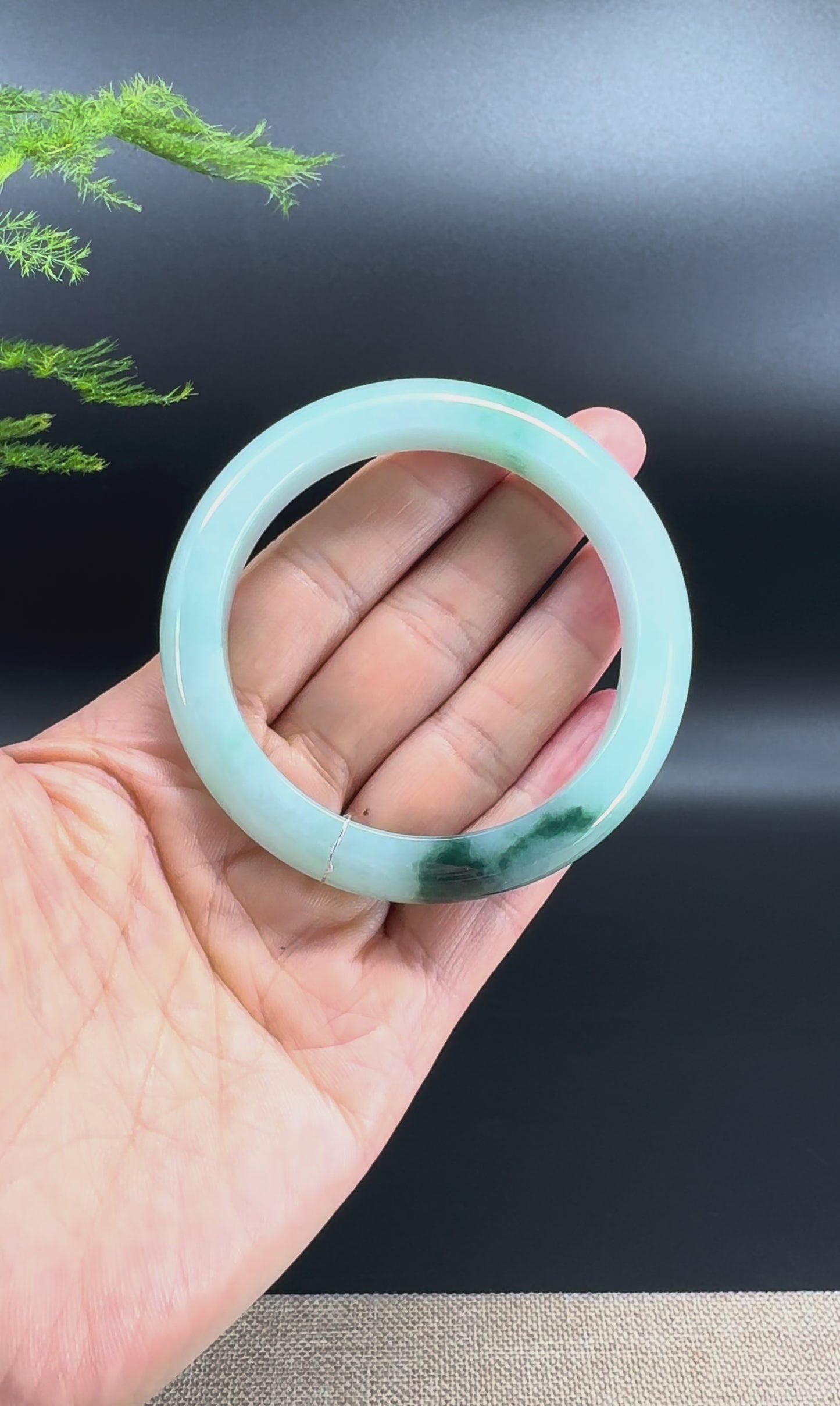Load and play video in Gallery viewer, Genuine Burmese Green Jade Jadeite Bangle Bracelet ( 56.3mm )
