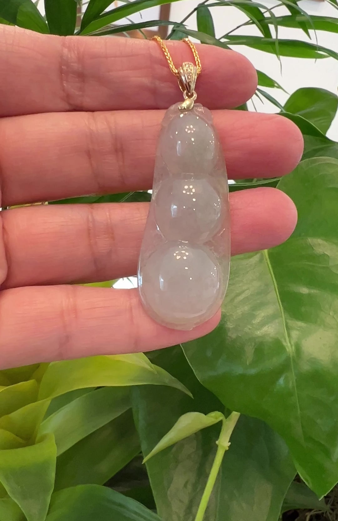 Load and play video in Gallery viewer, Genuine Ice Jadeite Jade Fu Dou Necklace With White Gold VSI Diamond Bail
