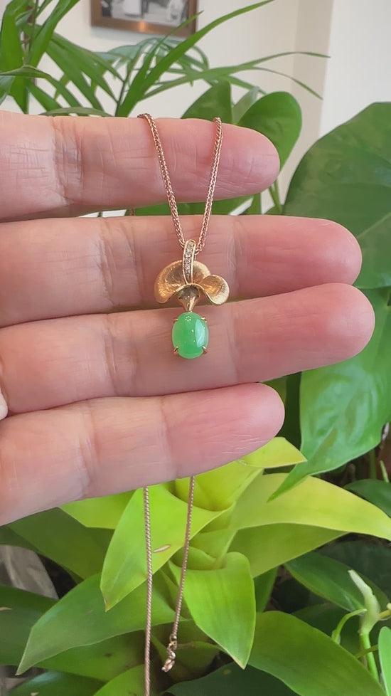 Load and play video in Gallery viewer, RealJade® &amp;quot;Morning Glory&amp;quot; 18k Rose Gold Imperial Green Jadeite Jade Diamond Pendant Necklace
