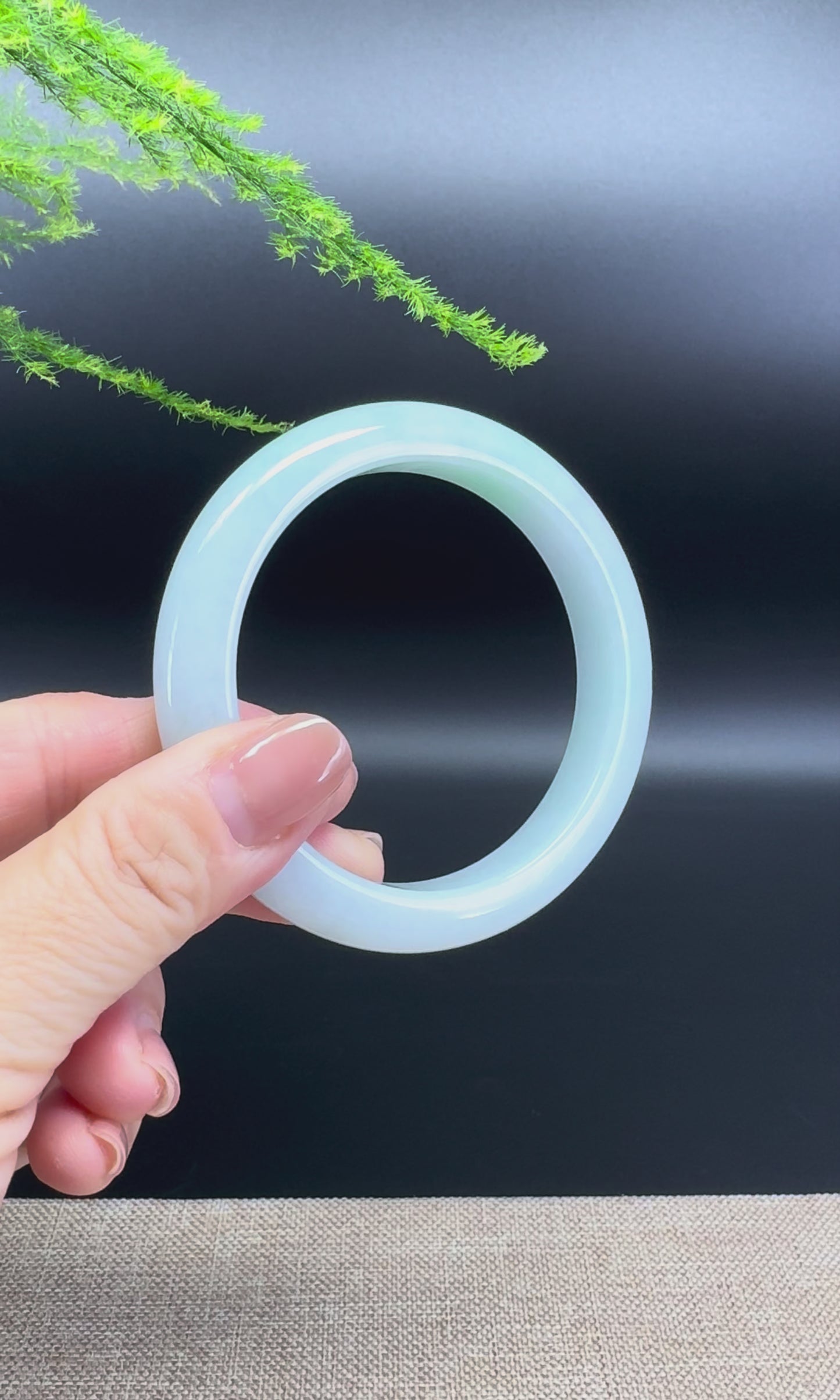 Load and play video in Gallery viewer, Genuine Burmese Apple Green Jade Jadeite Bangle Bracelet ( 57.8mm )
