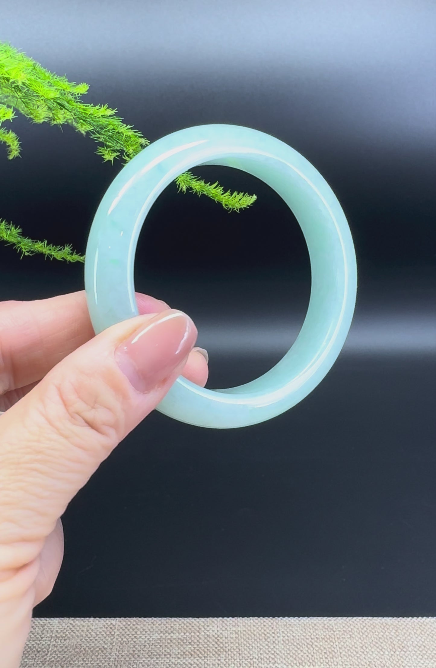Load and play video in Gallery viewer, Genuine Burmese Green Jade Jadeite Bangle Bracelet ( 55.1mm )
