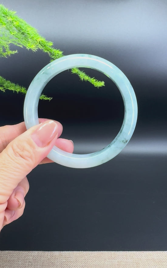 Load and play video in Gallery viewer, Genuine Burmese Green Jade Jadeite Bangle Bracelet ( 57.5mm )
