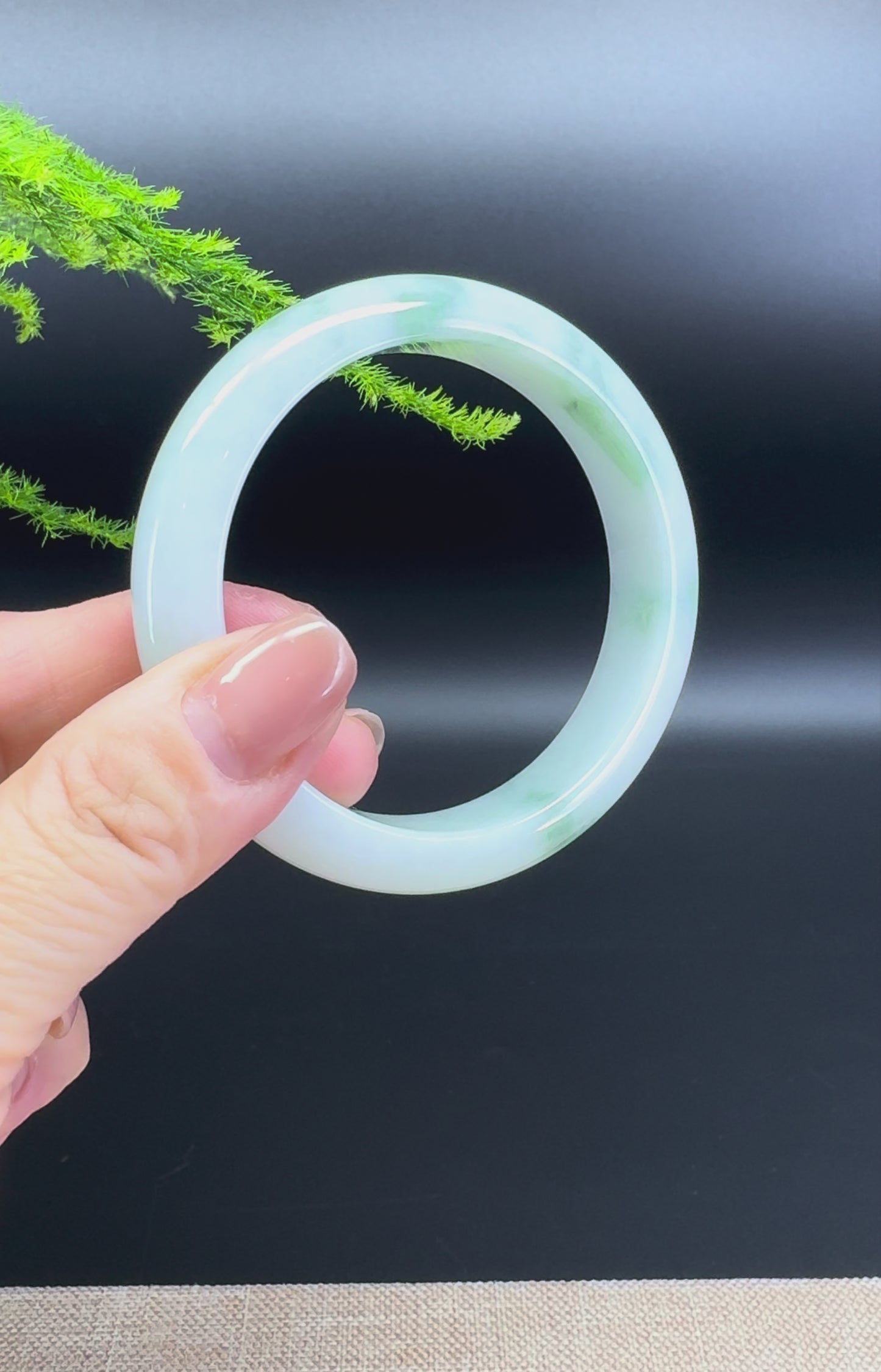Load and play video in Gallery viewer, Genuine Burmese Green Jade Jadeite Bangle Bracelet ( 55.6mm )
