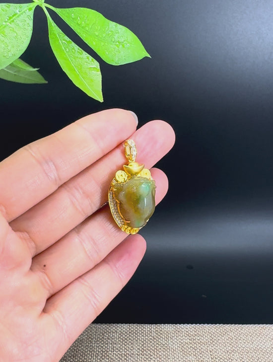 Load and play video in Gallery viewer, RealJade® High-End Natural Jadeite Jin Chan &amp;quot;Money Toad&amp;quot; Necklace With 18k Yellow Gold Diamond Bail
