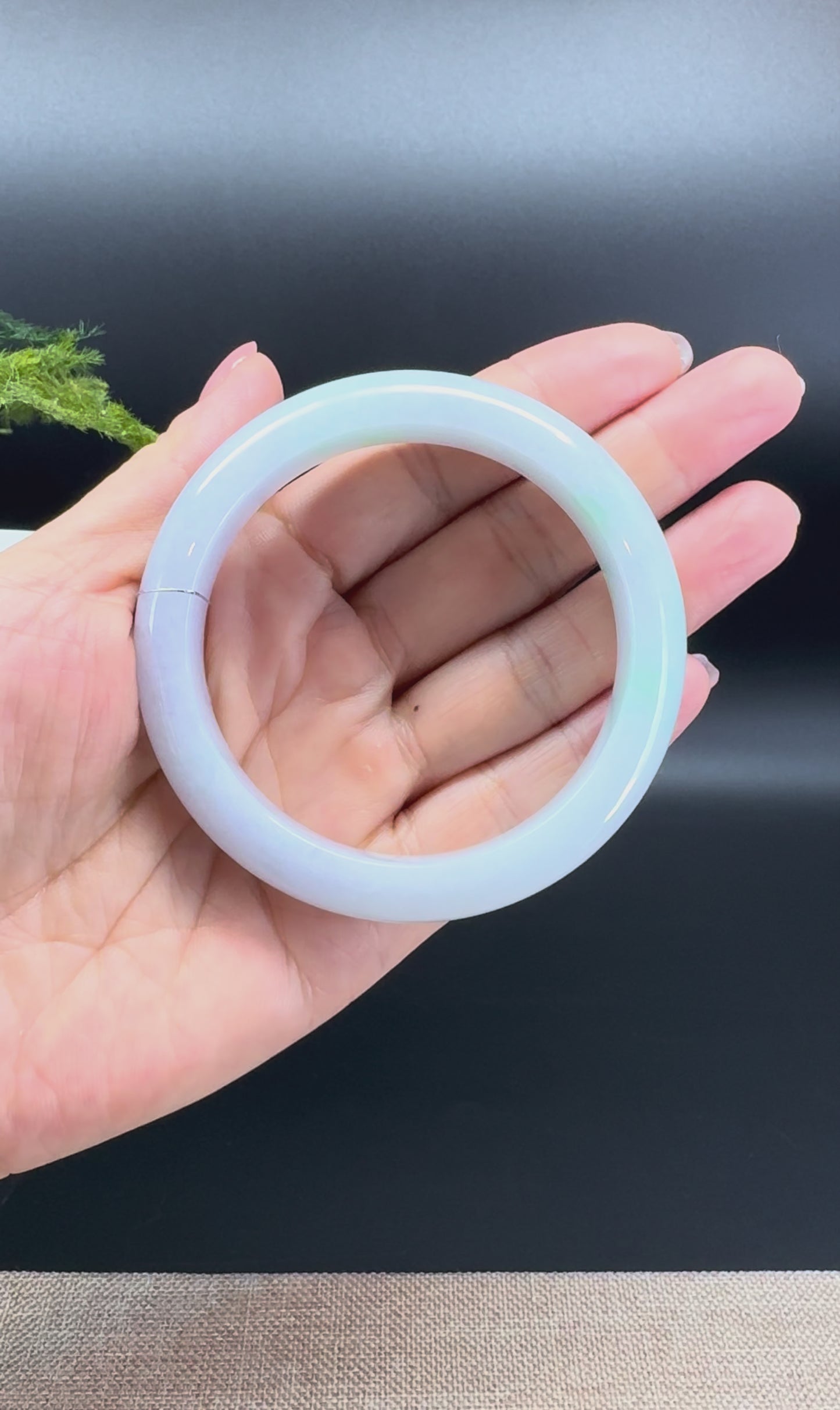 Load and play video in Gallery viewer, Genuine Burmese Green Jade Jadeite Bangle Bracelet (57.8mm)
