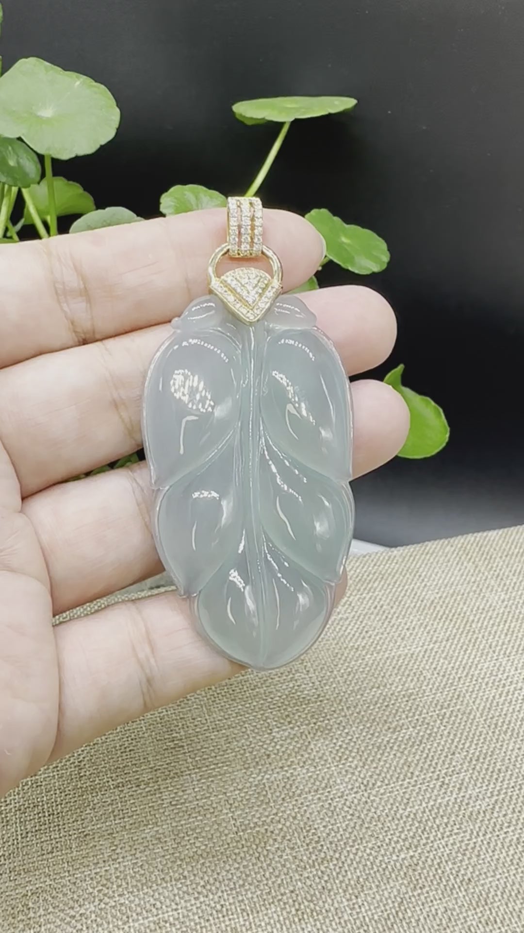 Load and play video in Gallery viewer, High end Genuine Ice Jadeite Jade Jin Zhi Yu Ye (Leaf) Necklace With Rose Gold SI Diamond Bail
