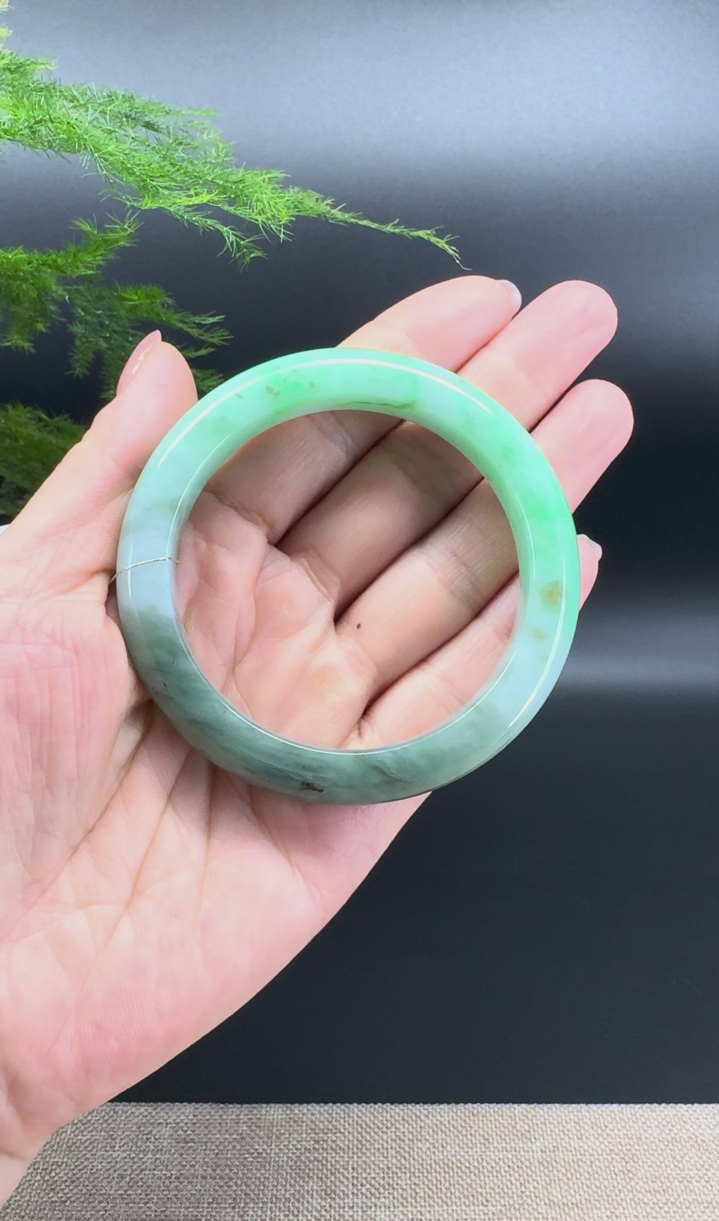 Load and play video in Gallery viewer, Genuine Burmese  Green Jade Jadeite Bangle Bracelet ( 55.6mm )
