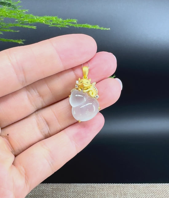 Load and play video in Gallery viewer, RealJade® Co. Genuine Icy Jadeite Jade Good Luck Hulu Bottle Gourd Necklace With 18K Yellow Gold Bail
