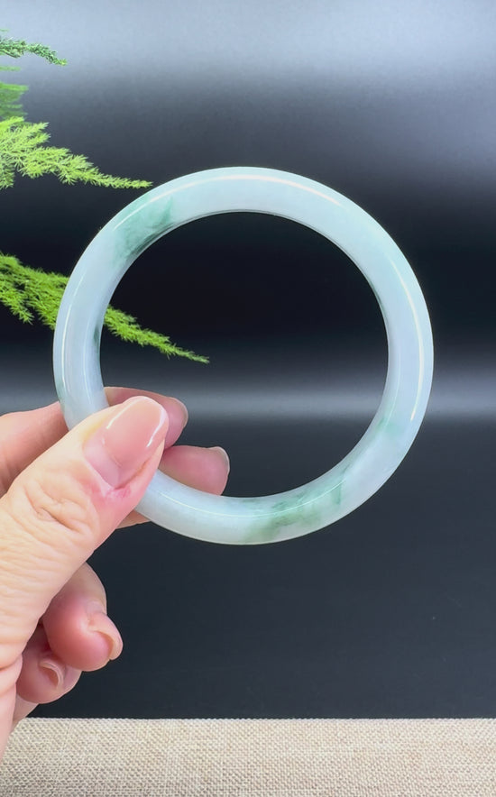 Load and play video in Gallery viewer, Genuine Burmese Green Jade Jadeite Bangle Bracelet ( 61.6mm )
