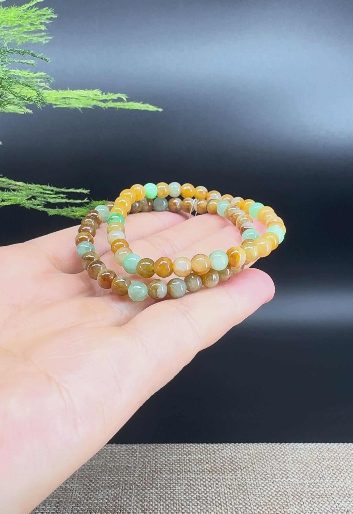 Load and play video in Gallery viewer, Natural Jadeite Jade Round Yellow Green Beads Bracelet ( 5.5 mm )

