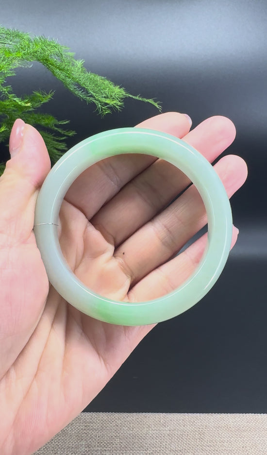 Load and play video in Gallery viewer, Genuine Burmese Apple Green Jade Jadeite Bangle Bracelet ( 57.5mm )
