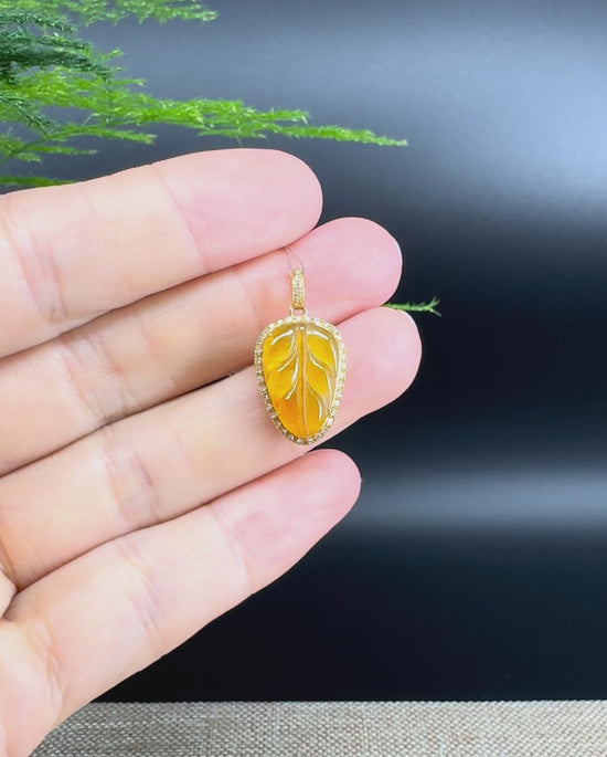 Load and play video in Gallery viewer, High-end Genuine Yellow Jadeite Jade Jin Zhi Yu Ye (Leaf) Necklace With 18k Yellow Gold &amp;amp; Diamond
