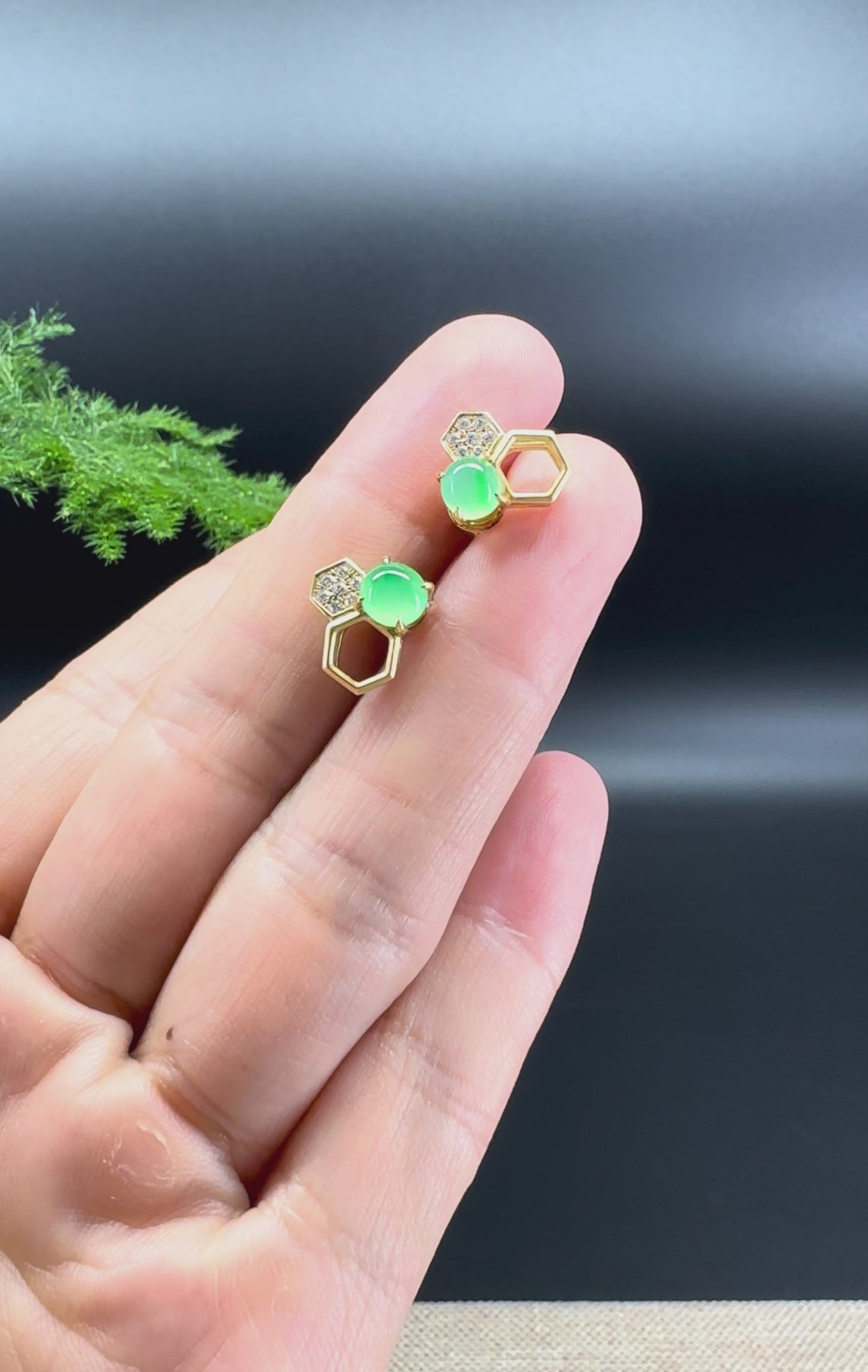 "BeeHive"18k Yellow Gold Green Jadeite Jade Stud Earrings with Diamonds