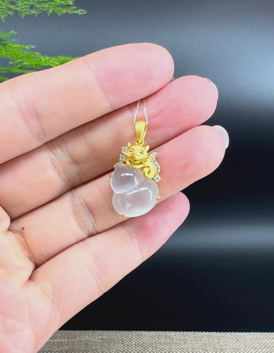 Load and play video in Gallery viewer, RealJade® Co. Genuine Icy Jadeite Jade Good Luck Hulu Bottle Gourd Necklace With 18K Yellow Gold Bail
