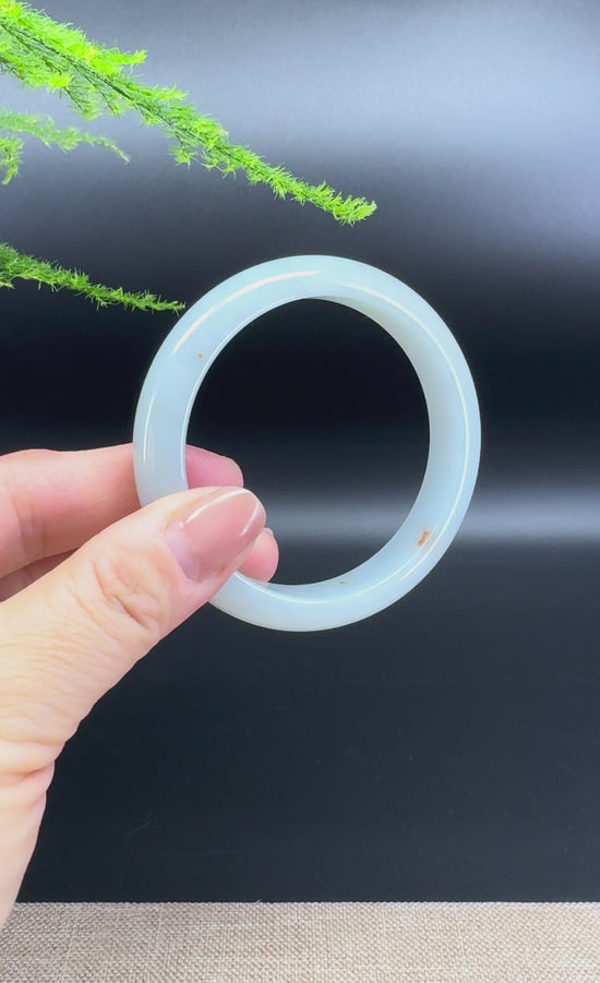 Load and play video in Gallery viewer, Genuine Burmese Green Jade Jadeite Bangle Bracelet ( 56mm )
