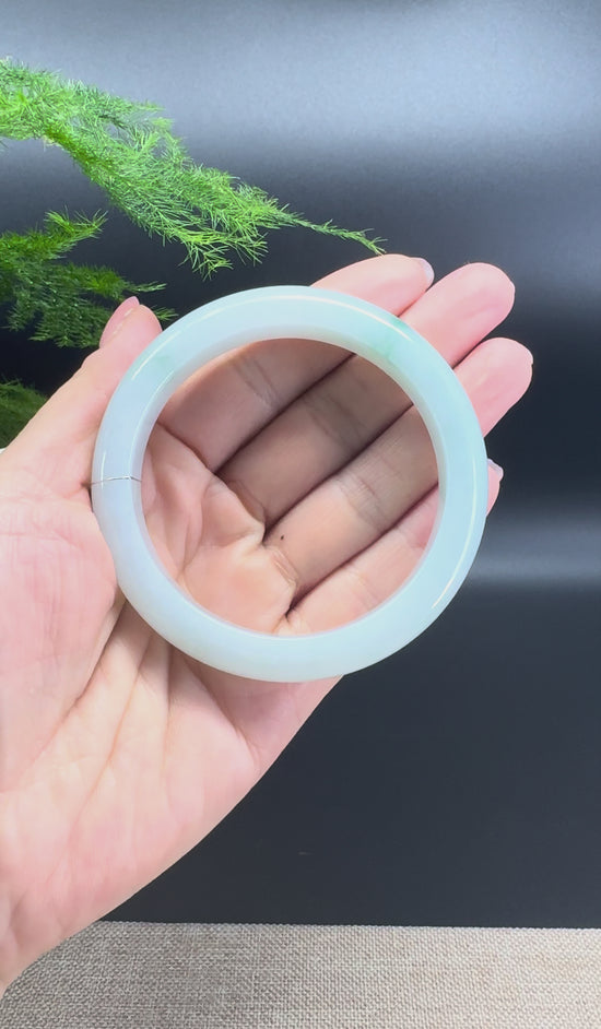 Load and play video in Gallery viewer, Genuine Burmese Green Jade Jadeite Bangle Bracelet ( 57.1mm )
