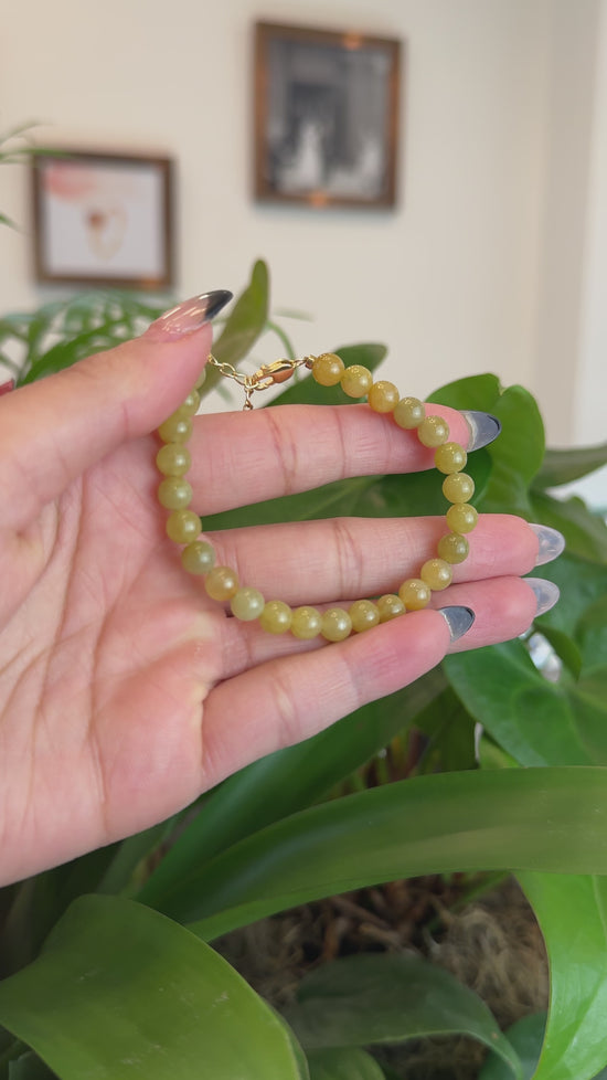 Load and play video in Gallery viewer, 18k Yellow Gold Yellow Jadeite Jade Beads Bracelet (6.5 mm)

