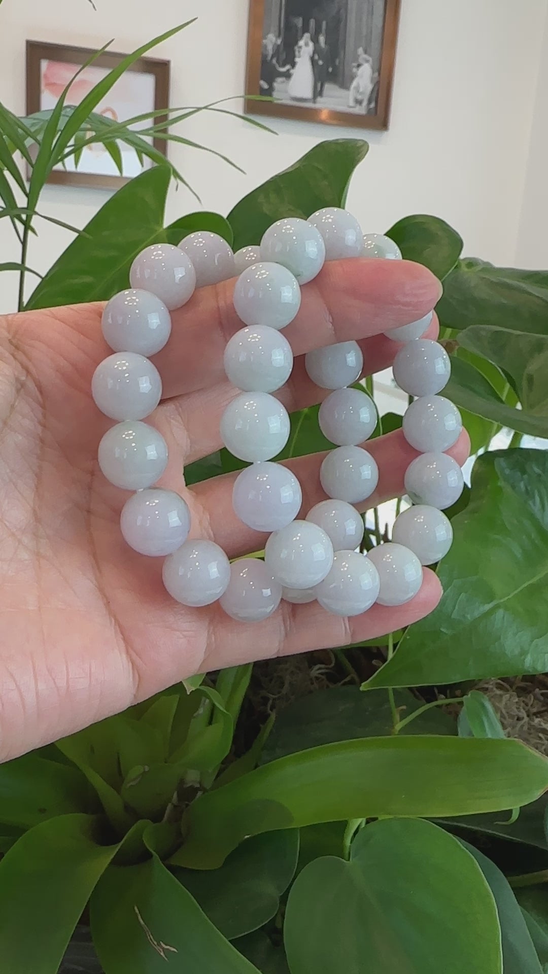 Load and play video in Gallery viewer, Natural Jadeite Jade Round Light Lavender Beads Bracelet (14mm)
