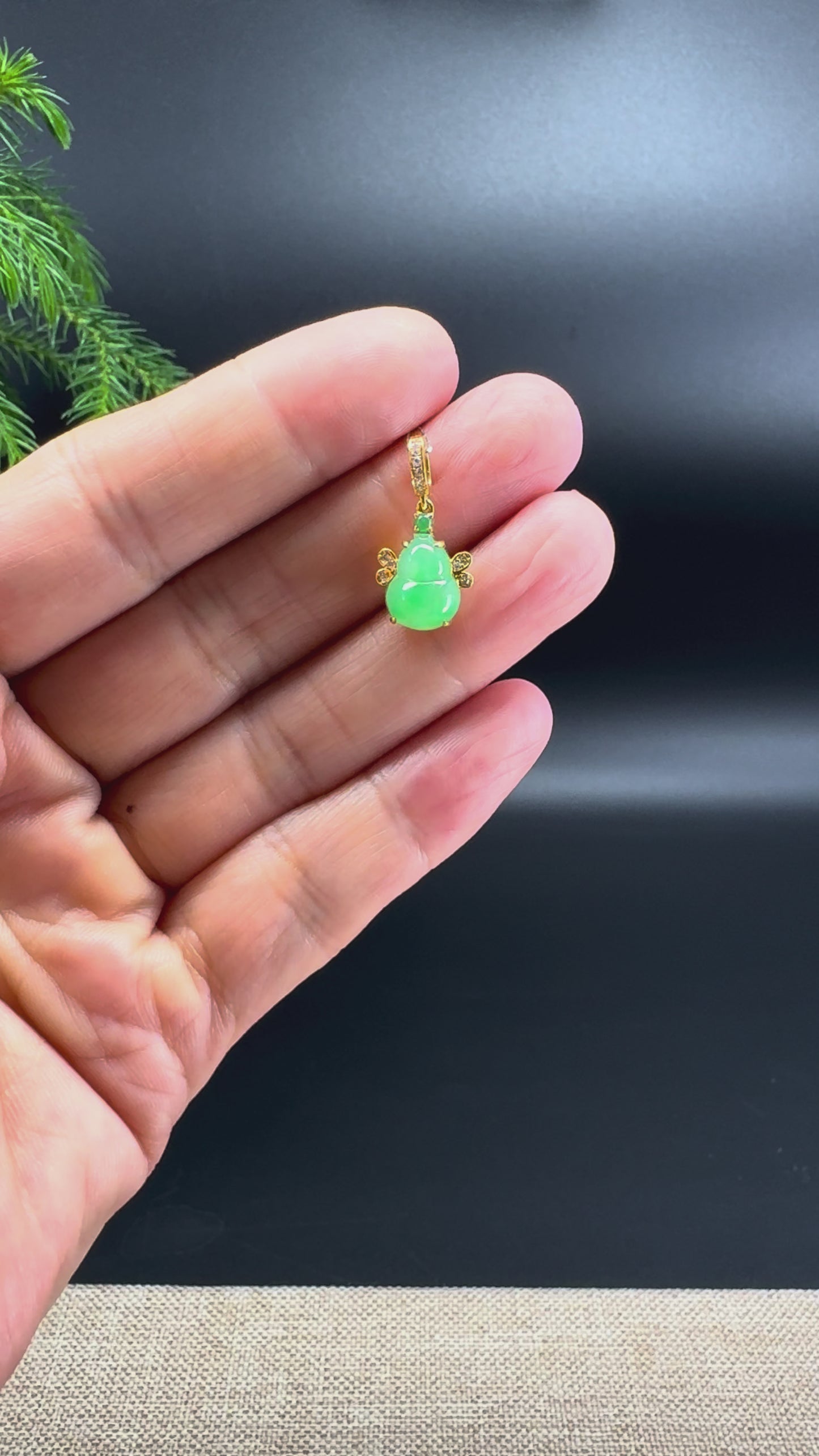 RealJade® Co. Genuine Green Jadeite Jade Mini Hulu Bee Necklace With 18K Yellow Gold