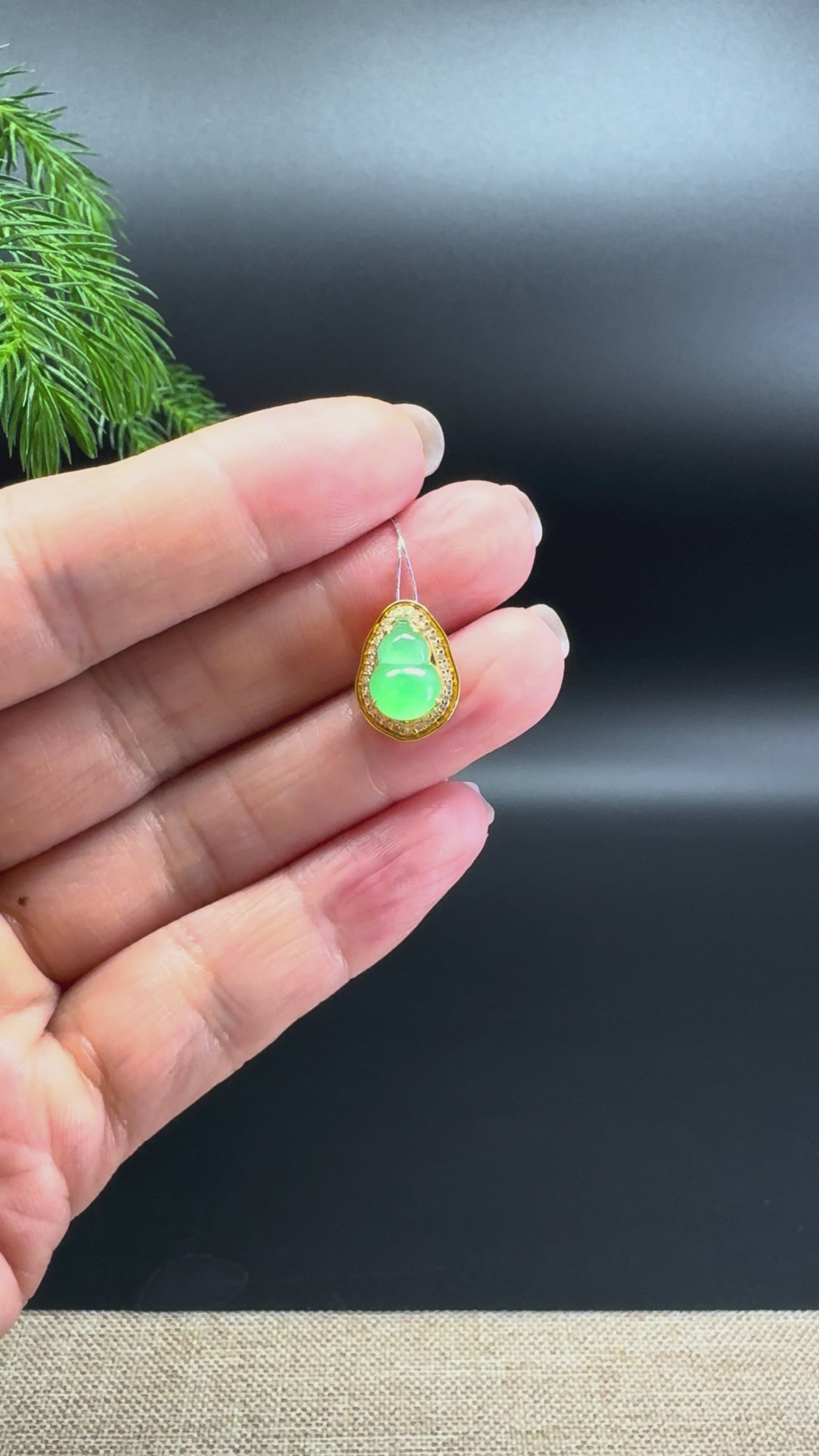 Genuine Green Jadeite Jade Mini Hulu Necklace With 18K Yellow Gold