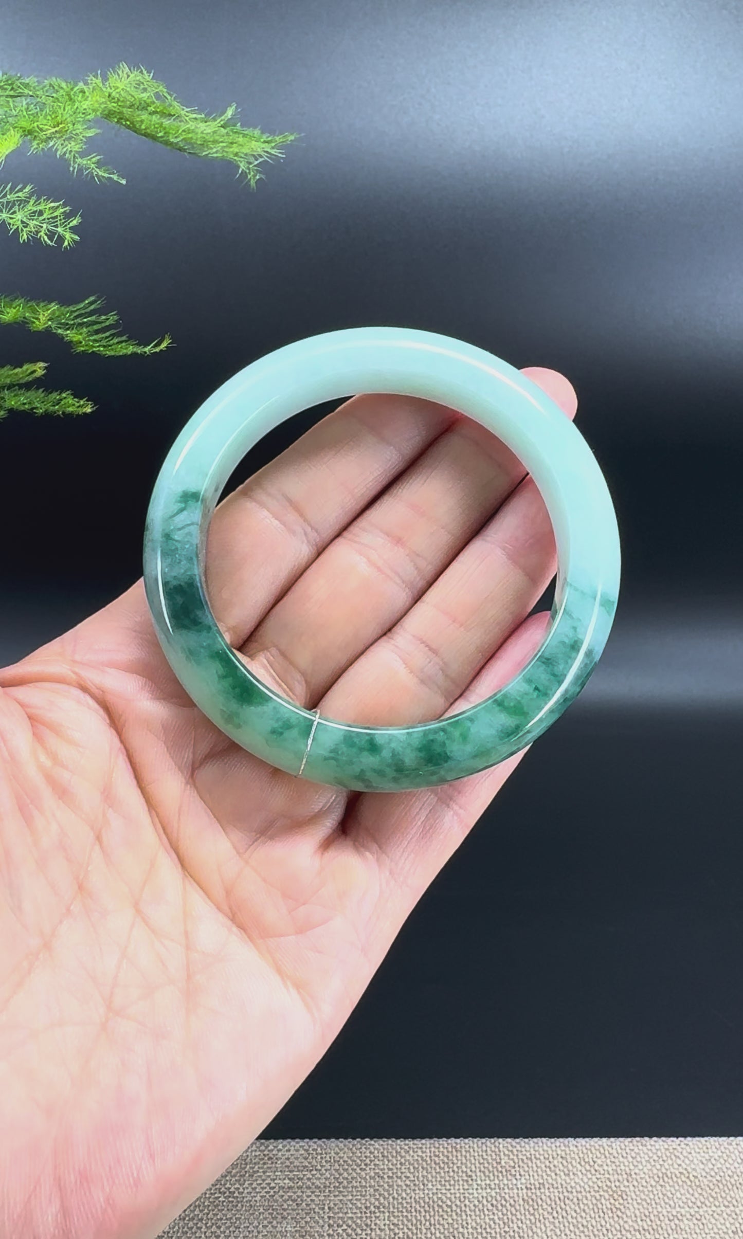 Load and play video in Gallery viewer, Genuine Burmese Green Jade Jadeite Bangle Bracelet ( 56.2mm )
