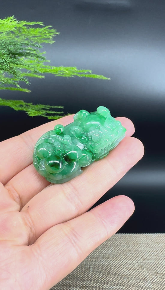 Load and play video in Gallery viewer, RealJade® Co. Pi Xiu Genuine Burmese Jadeite Jade PiXiu Pendant Necklace (FengShui Lucky)
