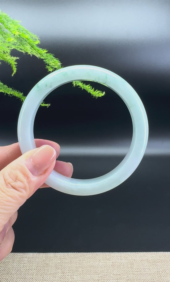 Load and play video in Gallery viewer, Genuine Burmese Green Jade Jadeite Bangle Bracelet ( 58.6mm )
