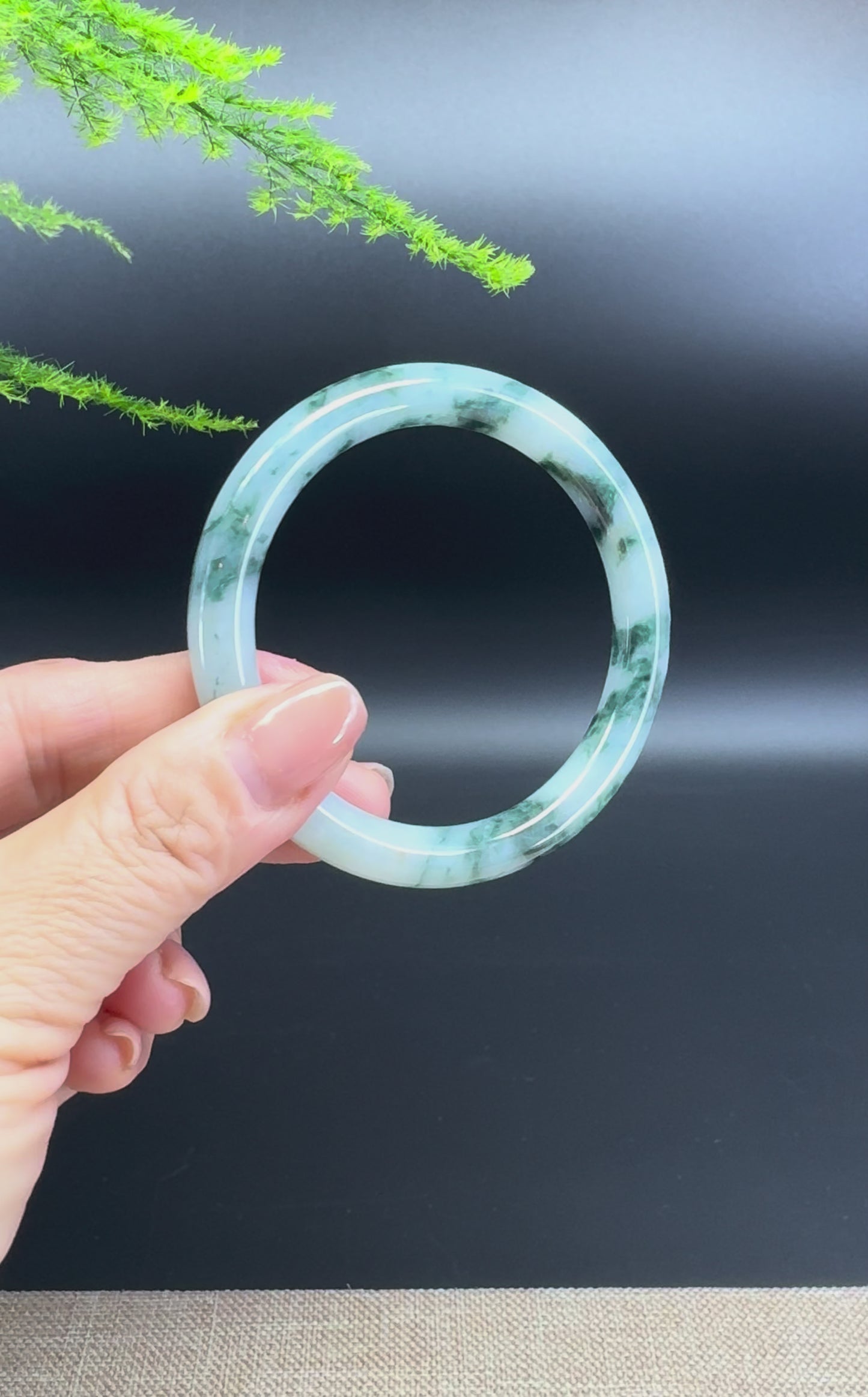 Load and play video in Gallery viewer, Genuine Burmese Green Jade Jadeite Bangle Bracelet ( 55.2mm )
