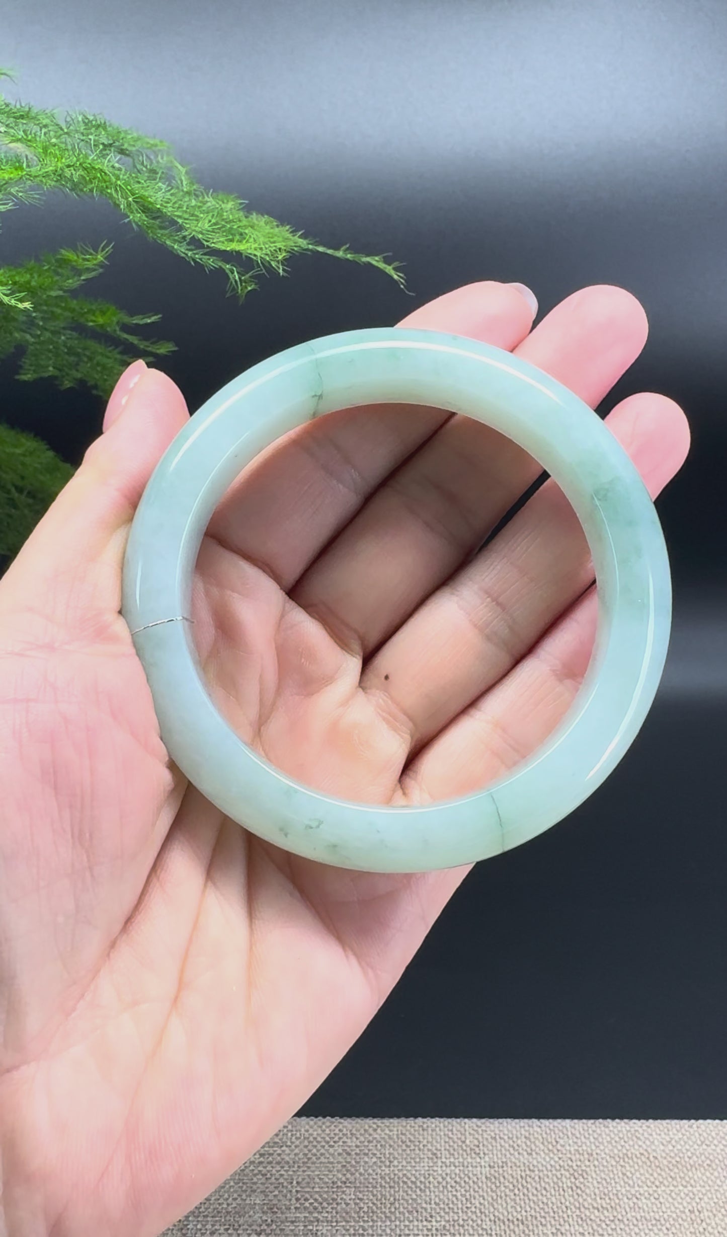Load and play video in Gallery viewer, Genuine Burmese Green Jade Jadeite Bangle Bracelet ( 59.3mm )
