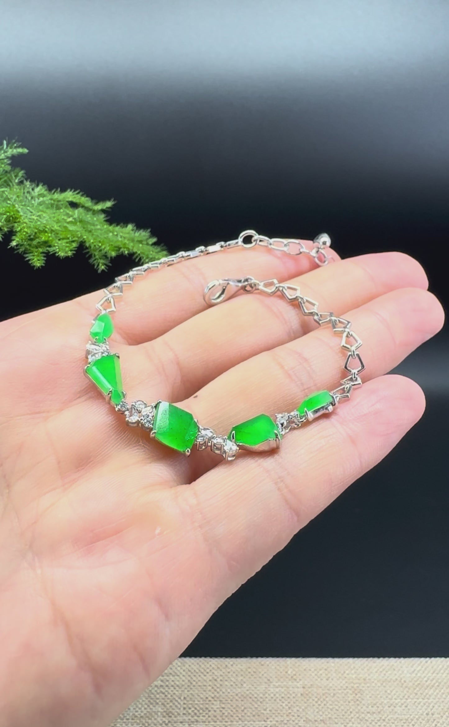 18K White Gold Imperial Green Jadeite Jade Bracelet With Diamonds