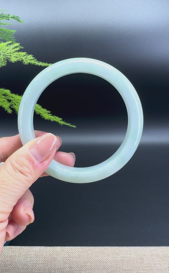 Load and play video in Gallery viewer, Genuine Burmese Green Jade Jadeite Bangle Bracelet ( 61.8mm )
